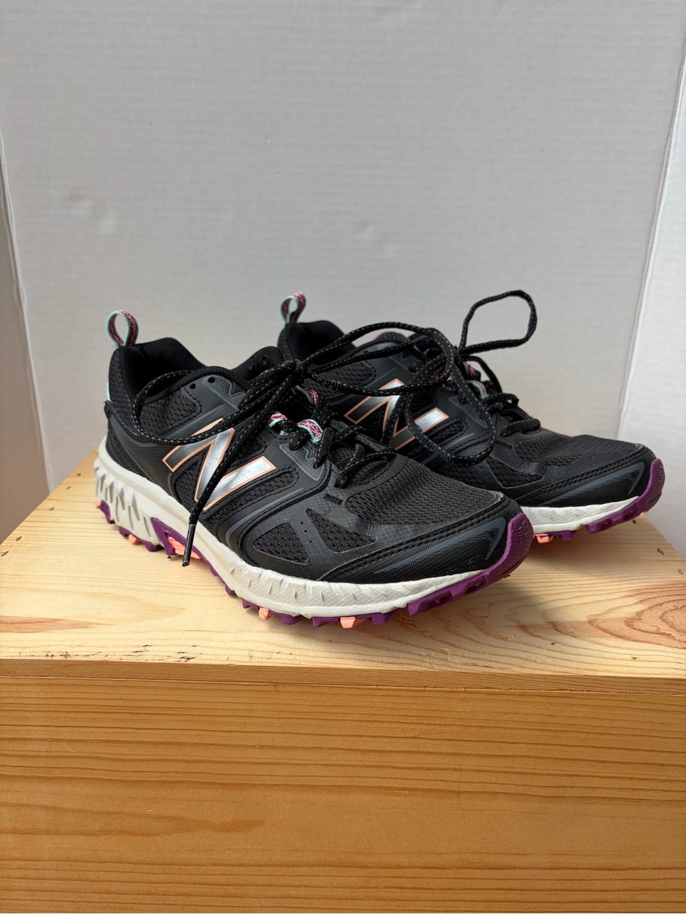 Gorpcore Womens New Balance Black Purple Running Sneaker Size 8